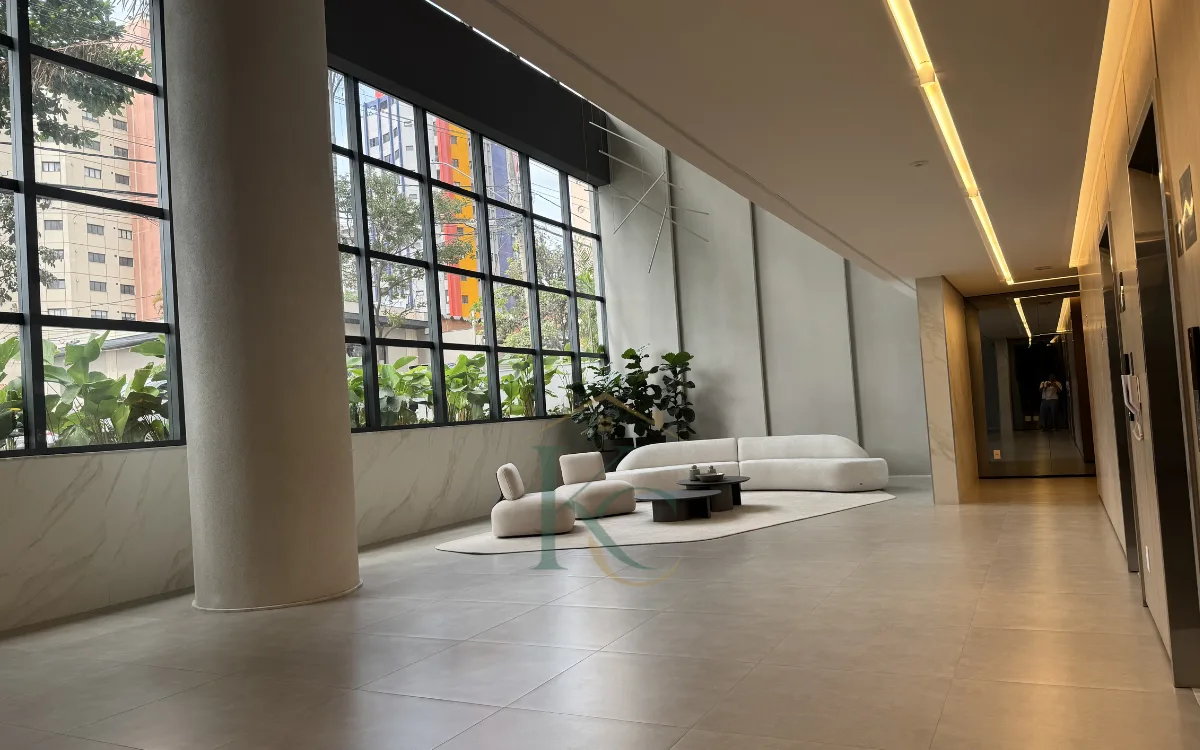 Apartamento de alto padrão, 222m2 com varanda gourmet integrada ao living.